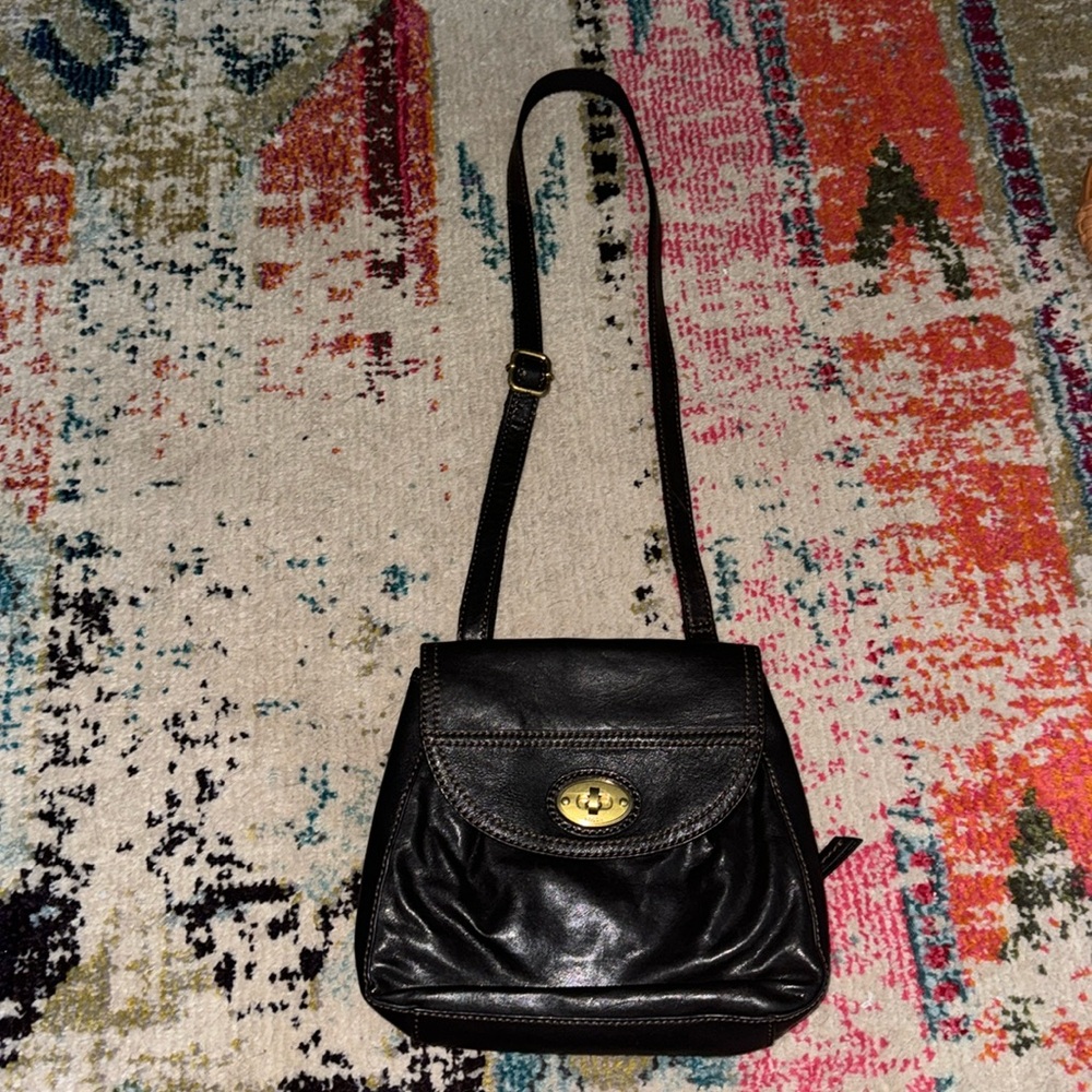 Vintage Black Fossil Saddle/Crossbody Bag. Great condition. No tips or stains.